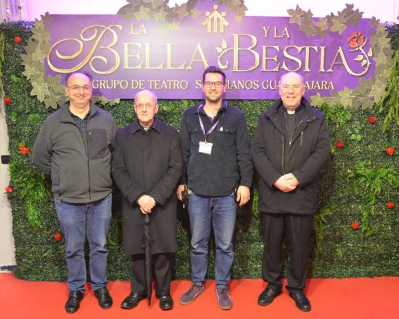 img-2-bb-visita-obispo El obispo y religiosos de CONFER visitan el musical