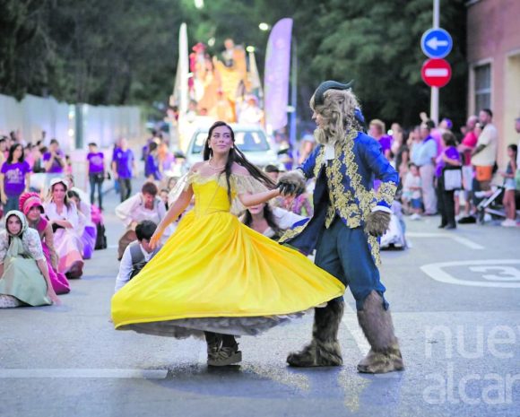 desfile-guadalajara-bellaybestia-teatrosalesgu desfile-guadalajara-bellaybestia-teatrosalesgu